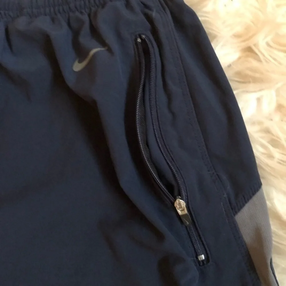 Nike dri-fit black side zipper pocket mesh side panel sz lg